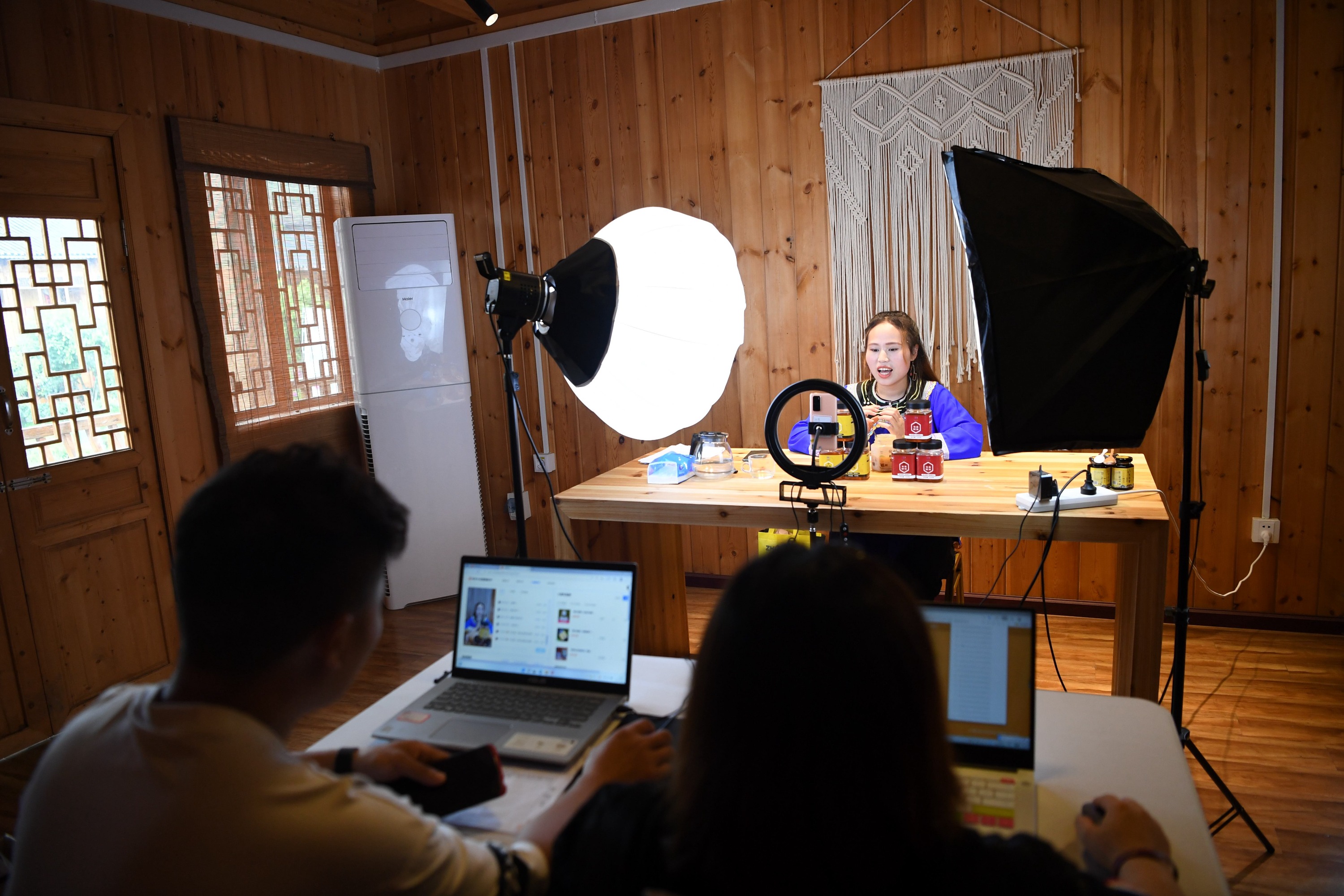 贵州榕江紧抓数字经济运用直播云上赋能乡村振兴