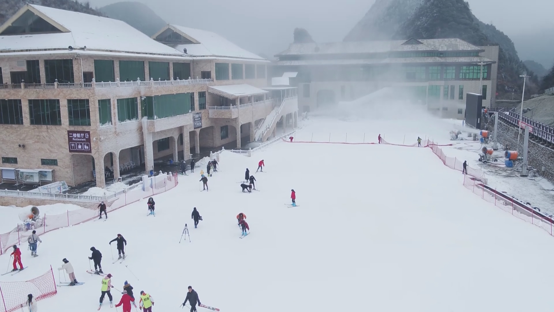 贵州新闻联播丨玉舍雪山滑雪场今天开滑 六盘水迎来滑雪季
