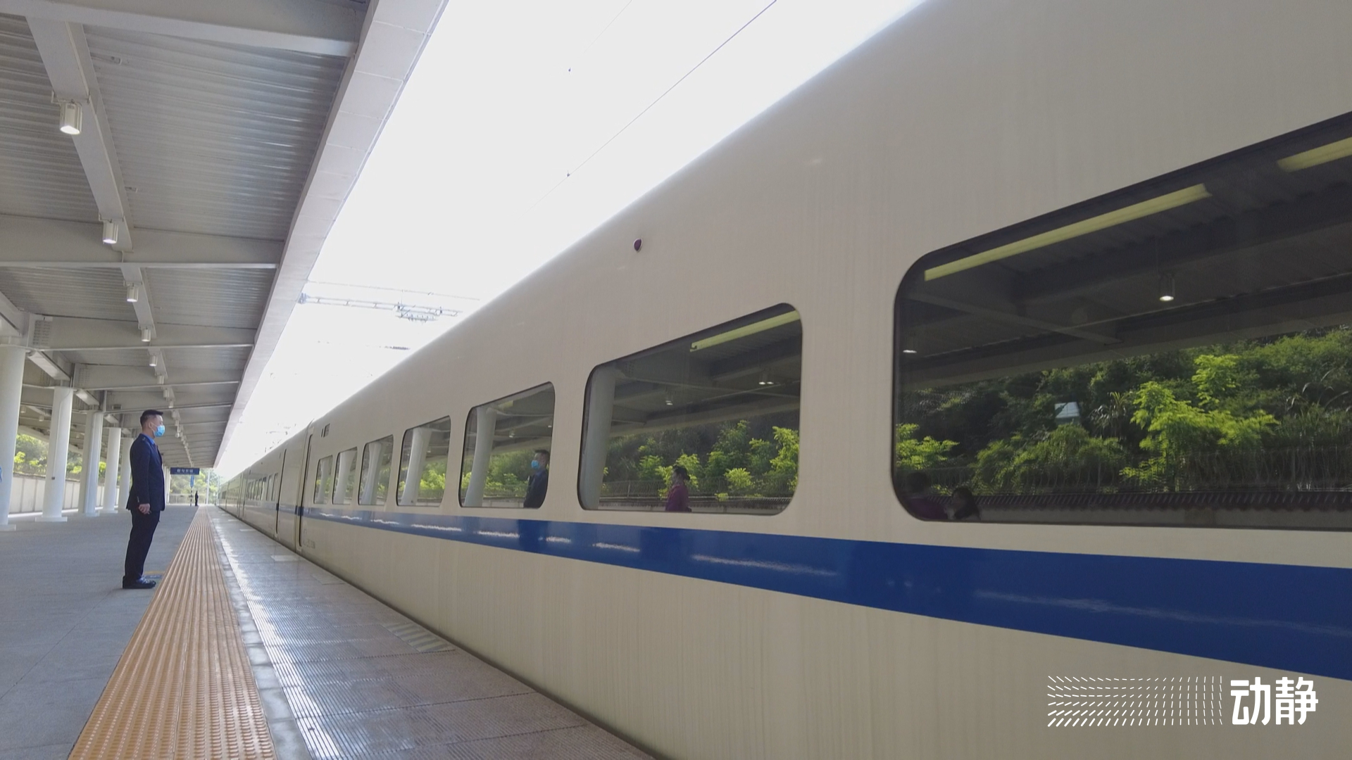 坐着高铁看贵州丨贵南高铁贵州段“黄医生”首次上线试跑