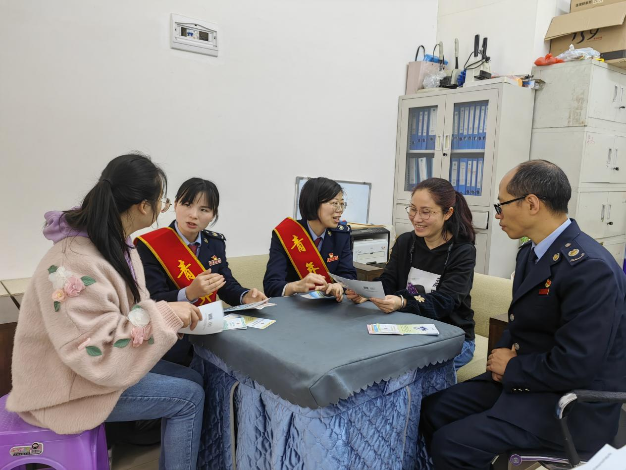 瓮安县税务局党委书记,局长杜小甘表示,将持续深入践行新时代"枫桥