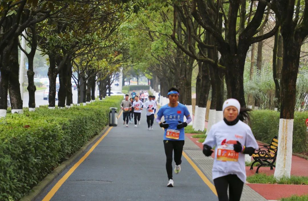 拥抱绿道u氧趣跑2023观山湖乐跑嘉年华开跑