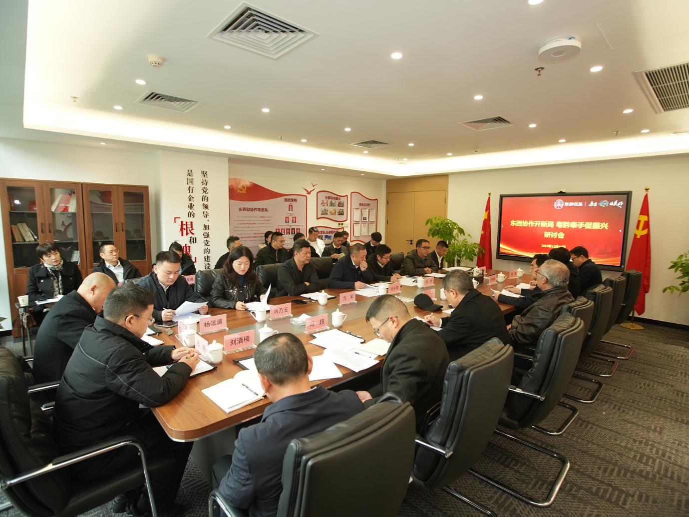 粤黔牵手促振兴 贵州省政府原副省长,省人大常委会原副主任何力,贵州