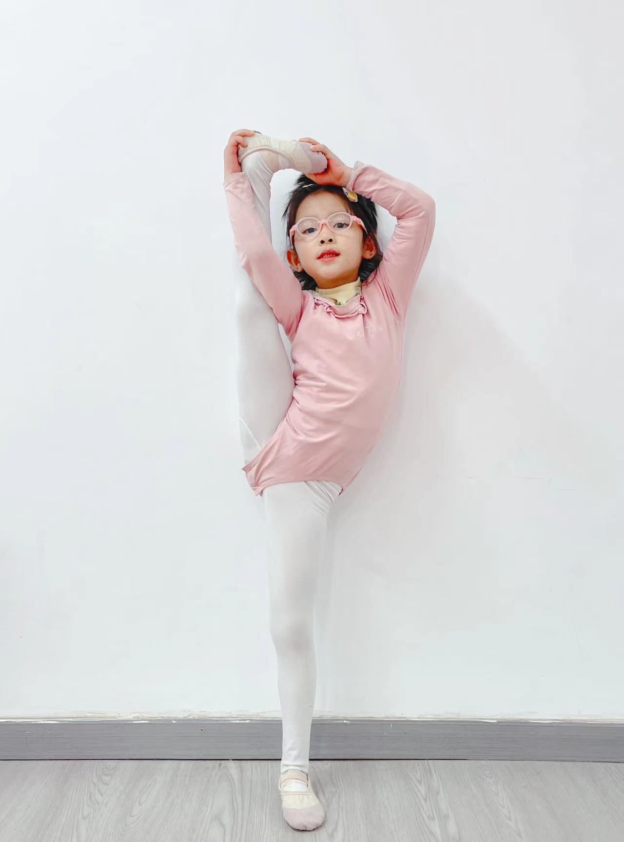 日九岁舞蹈小演员图片