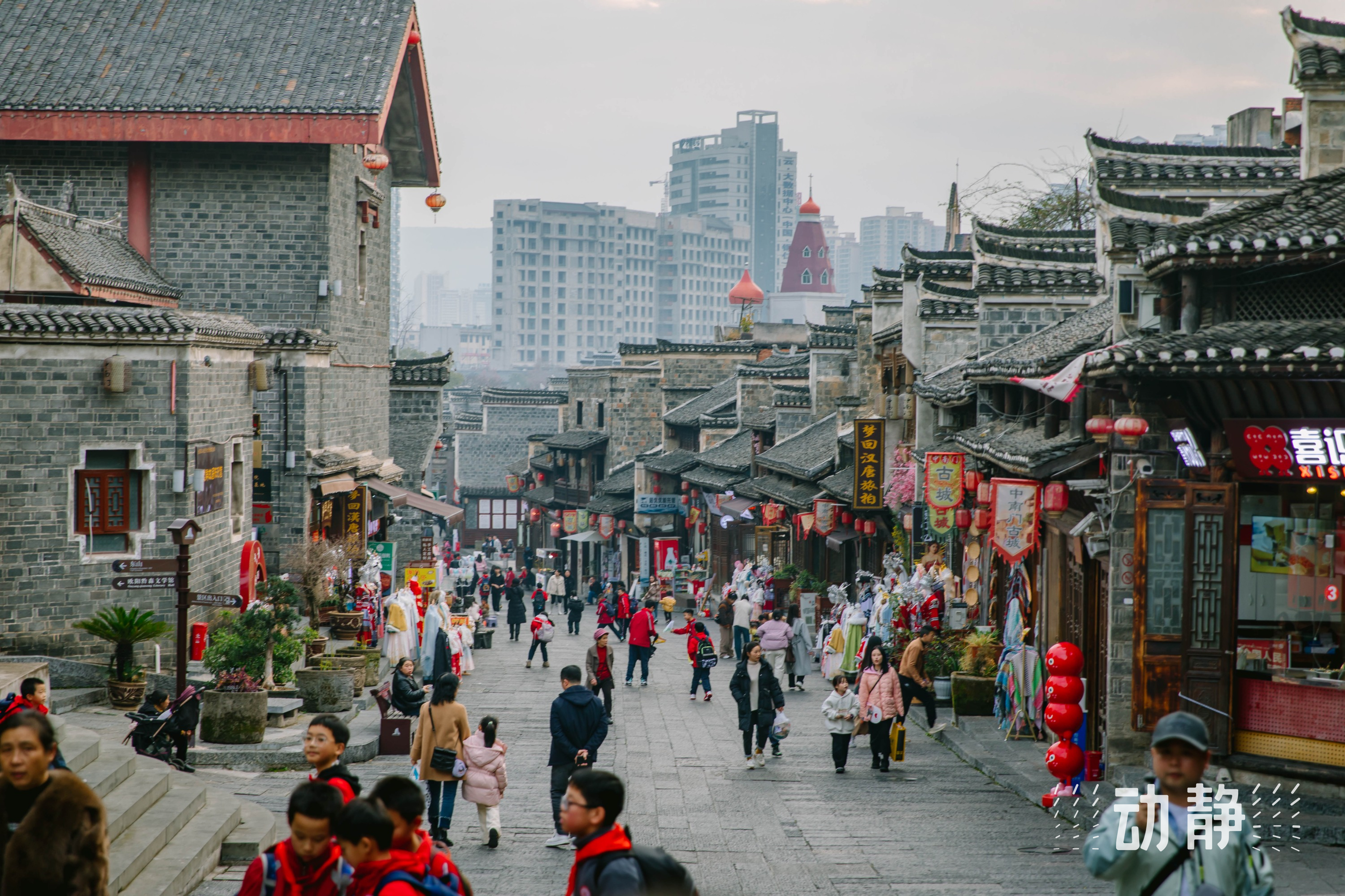 机景联动飞阅贵州丨流光溢彩的中南门古城这里承载着最淳朴的人间烟火