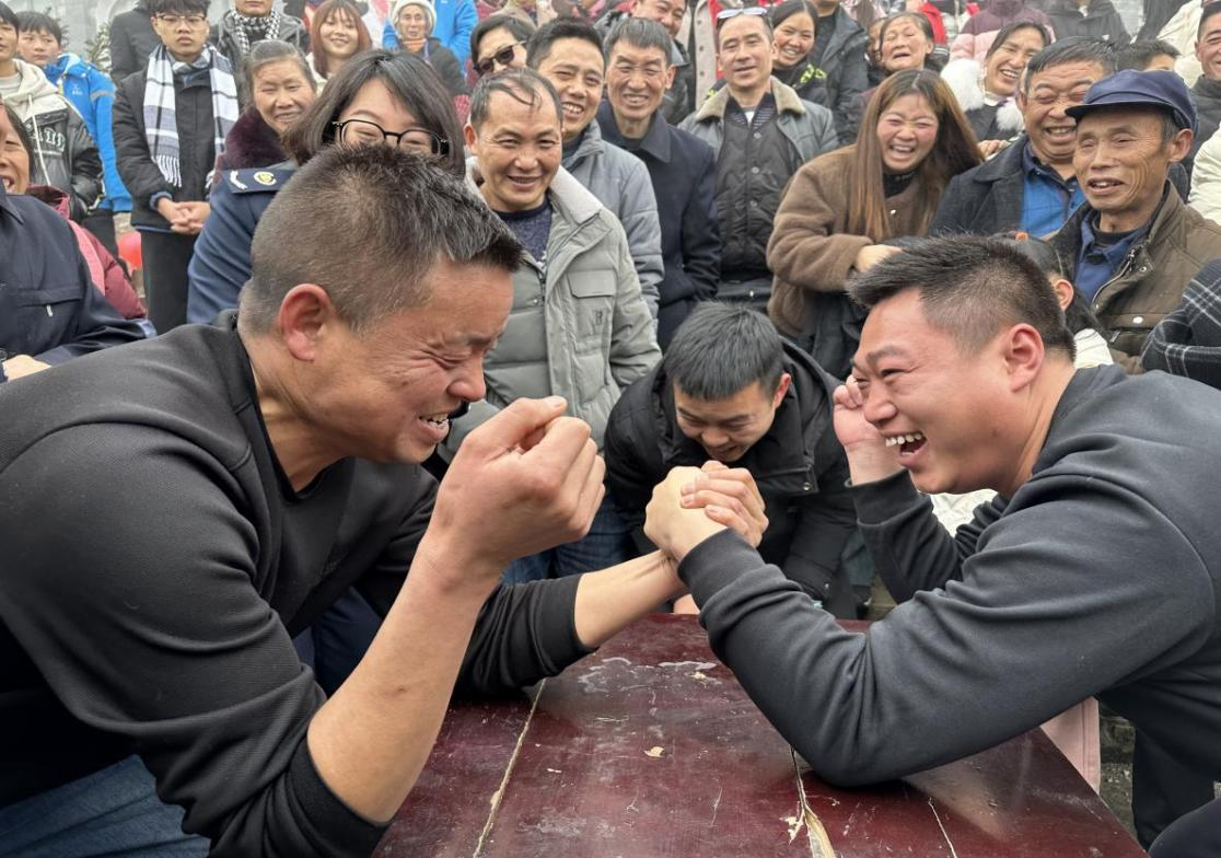 务川县石朝乡大漆村开展民族团结一家亲文明新风促振兴活动