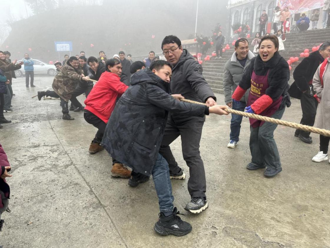 务川县石朝乡大漆村开展民族团结一家亲文明新风促振兴活动