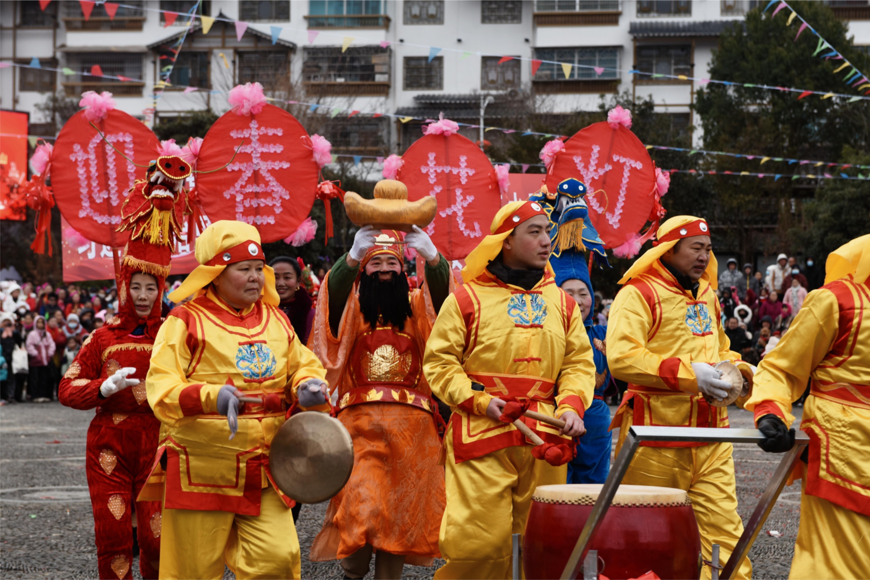 贵州雷山龙灯花灯联袂打造热腾腾元宵民俗大餐