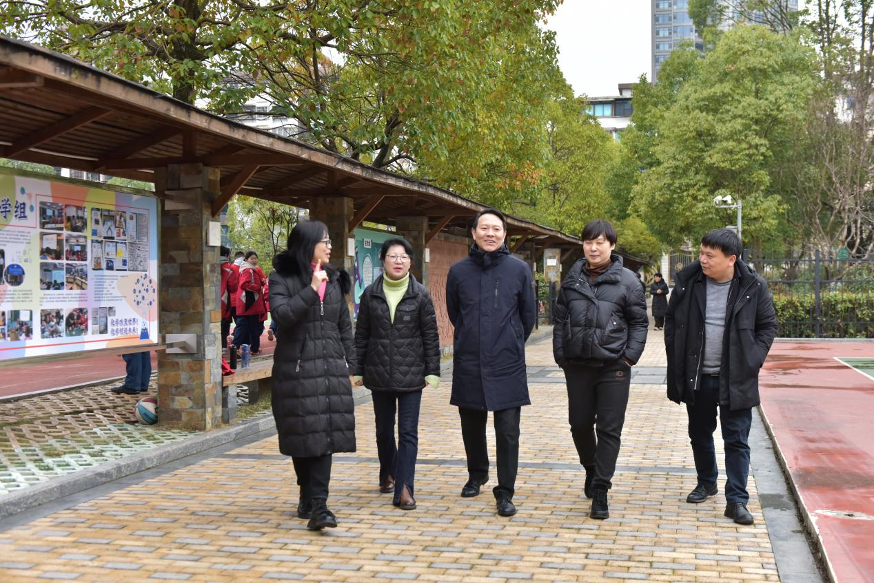 教育部教育质量评估中心副主任张辉武到贵阳市第二实验中学调研指导