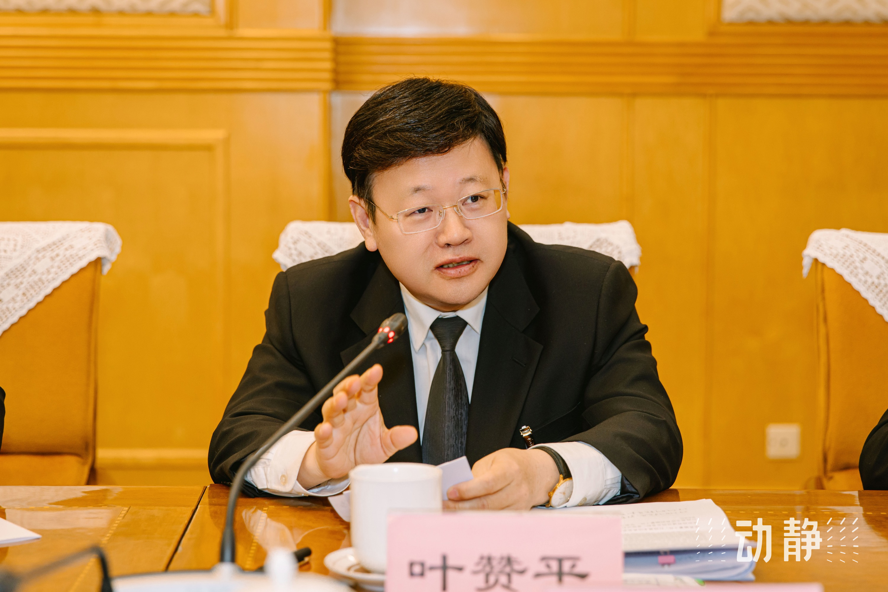 两会镜距离丨小组会议上代表积极建言献策