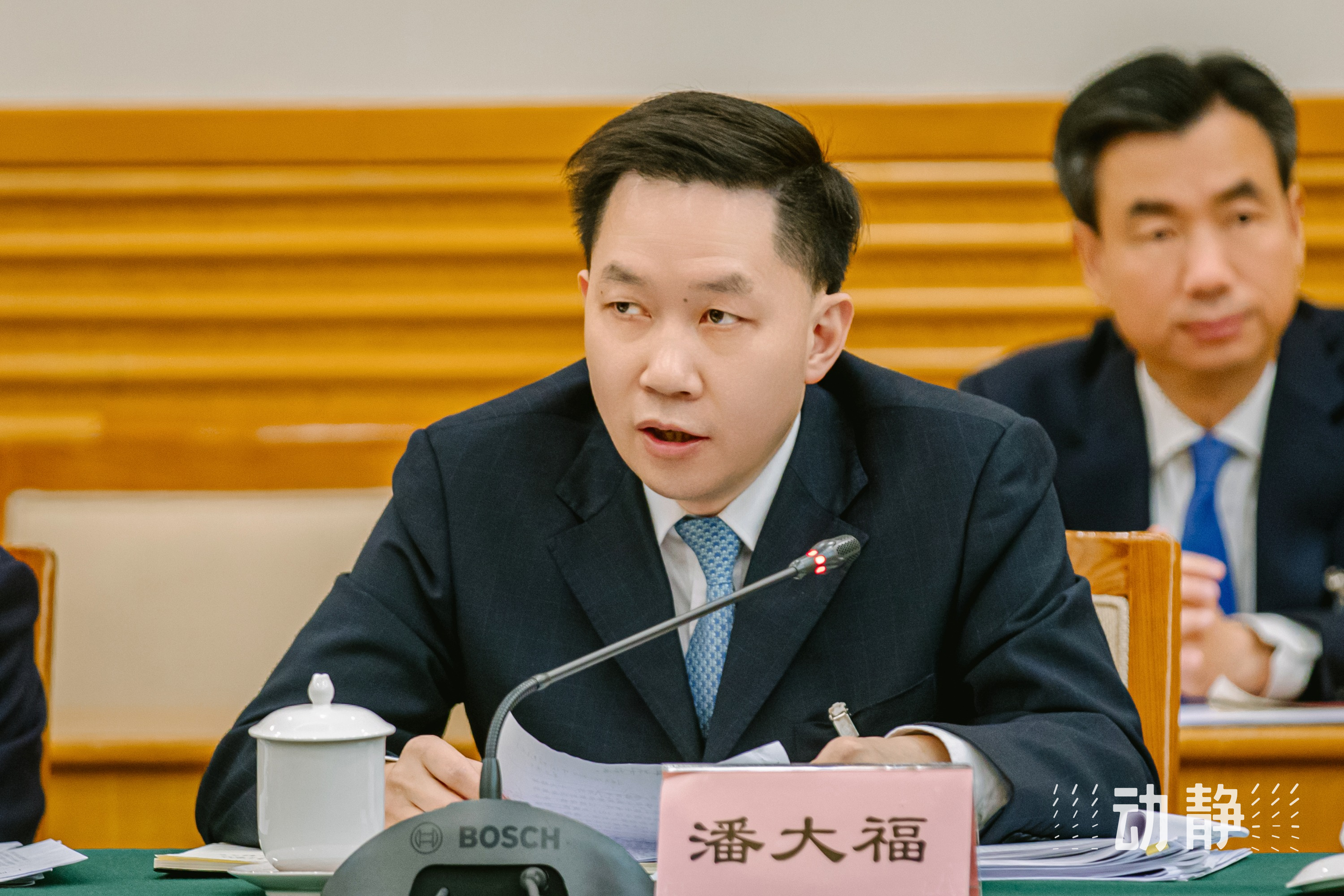 两会镜距离丨小组会议上代表积极建言献策