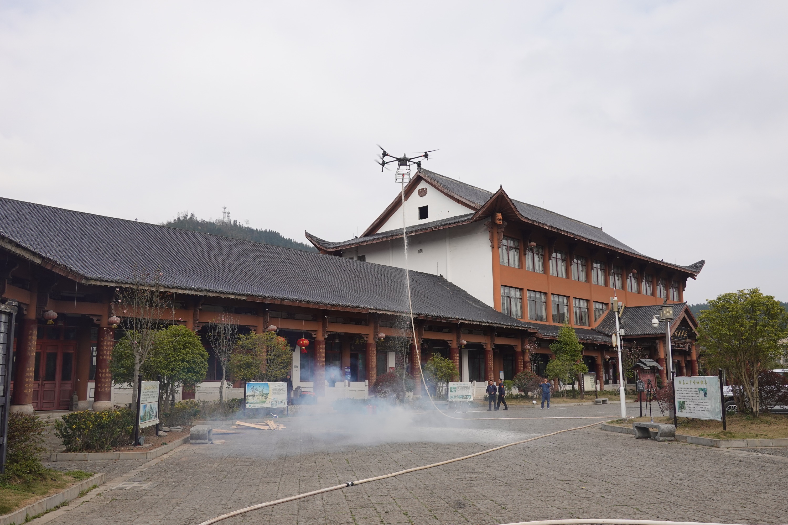 安顺关岭消防培训进电厂员工充电练技能