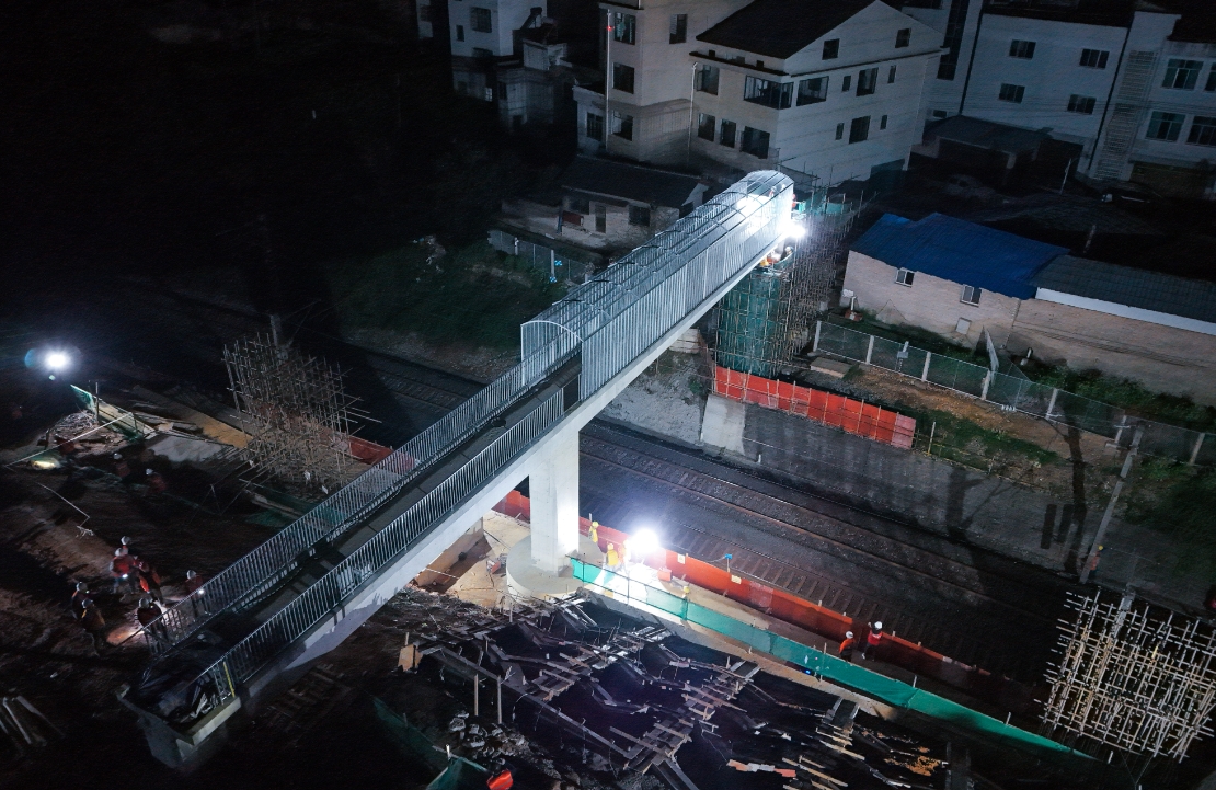 历时55分钟170吨上跨沪昆铁路转体桥转体成功