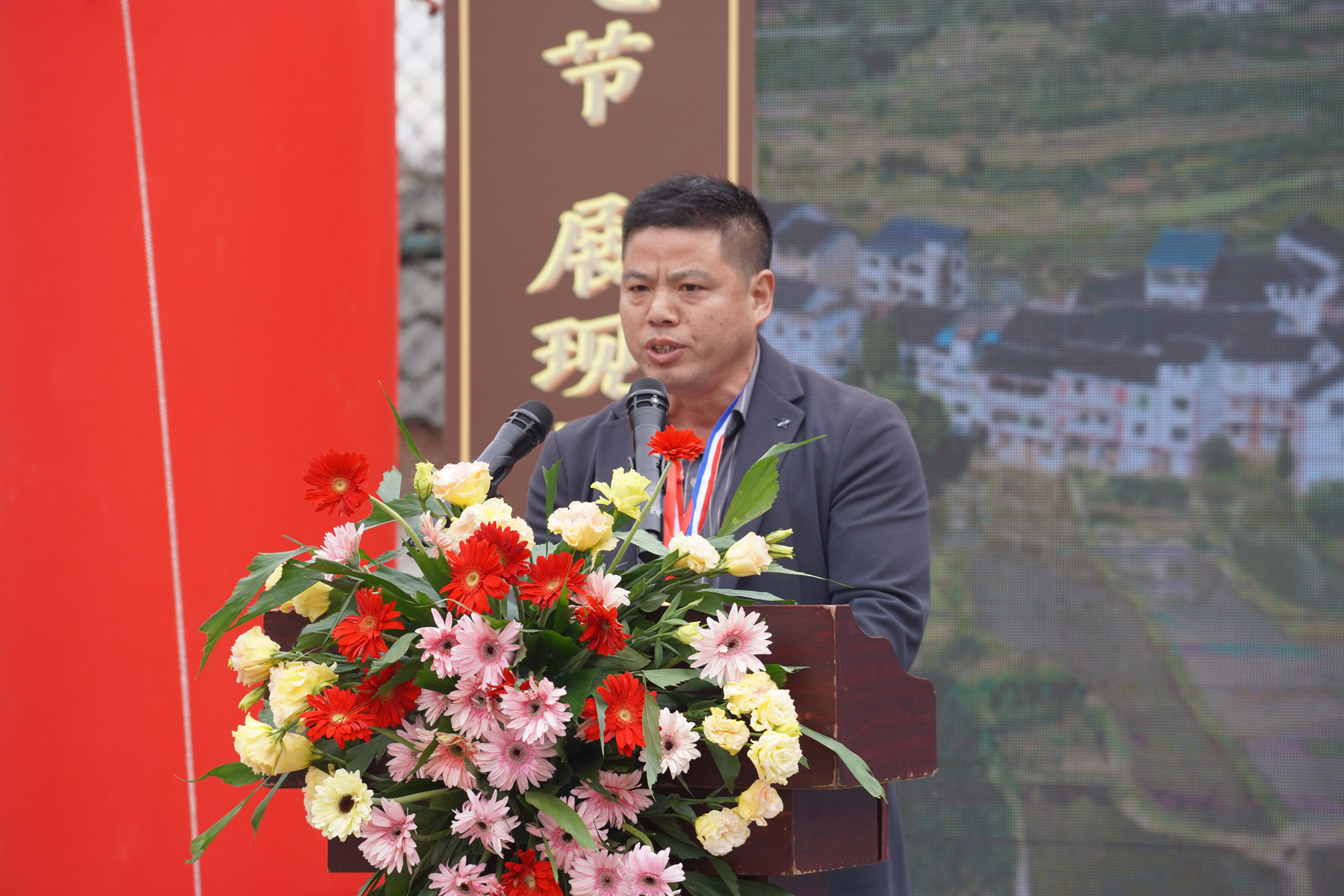 带动乡村旅游产业,在当地,有一座有百年历史的老宅——罗家寨罗氏老屋