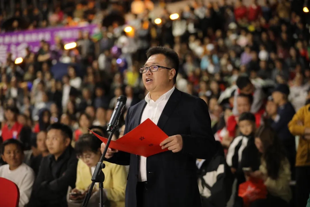 三都县人民政府副县长杨秀举开幕式致辞运动员代表文天竟玮宣誓开幕式
