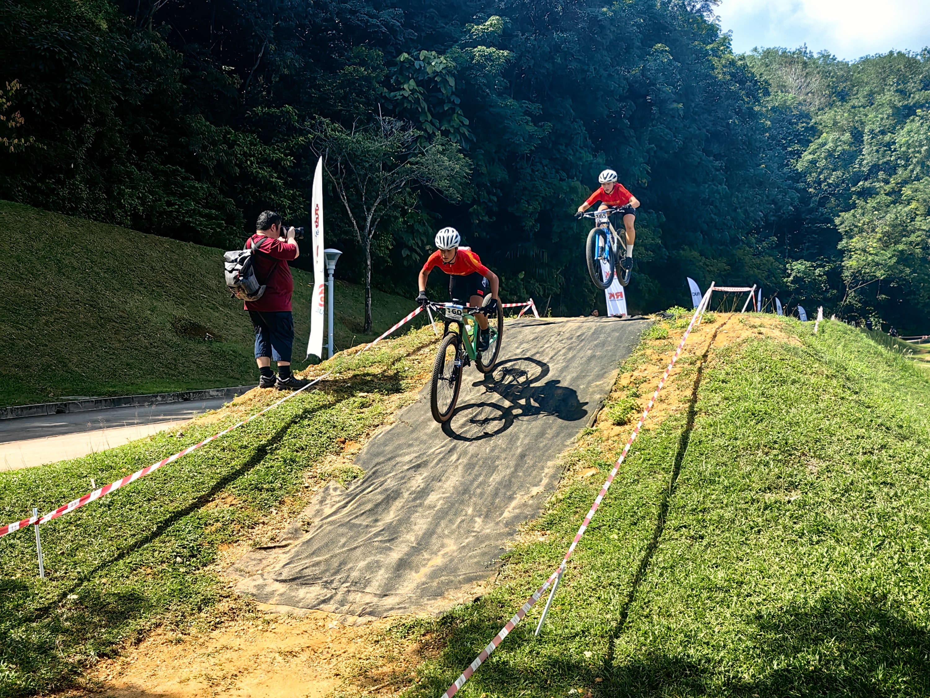 包揽一,二名!贵州山地自行车选手夺佳绩