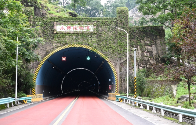 关岭公路管理段:多措并举加强隧道预防性养护