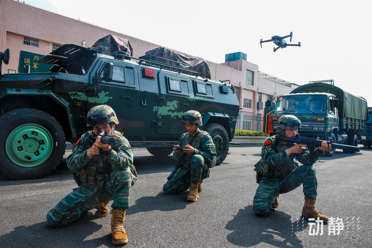 大片来袭!直击武警官兵反劫持演练现场