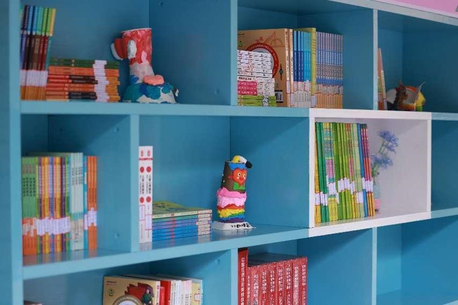 贵阳市新东门小学举行"六一"嘉年华     打造"星辉"开放式图书馆共建