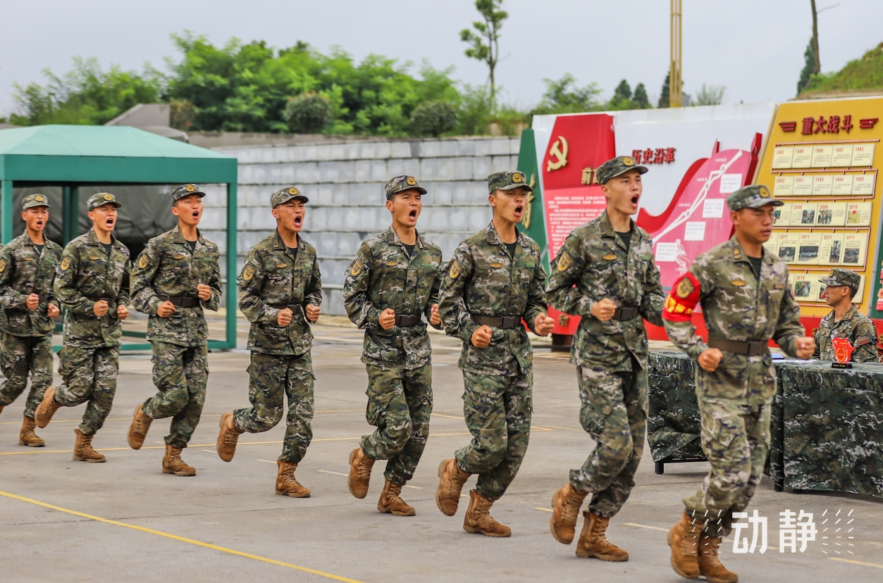 新兵队列训练图片