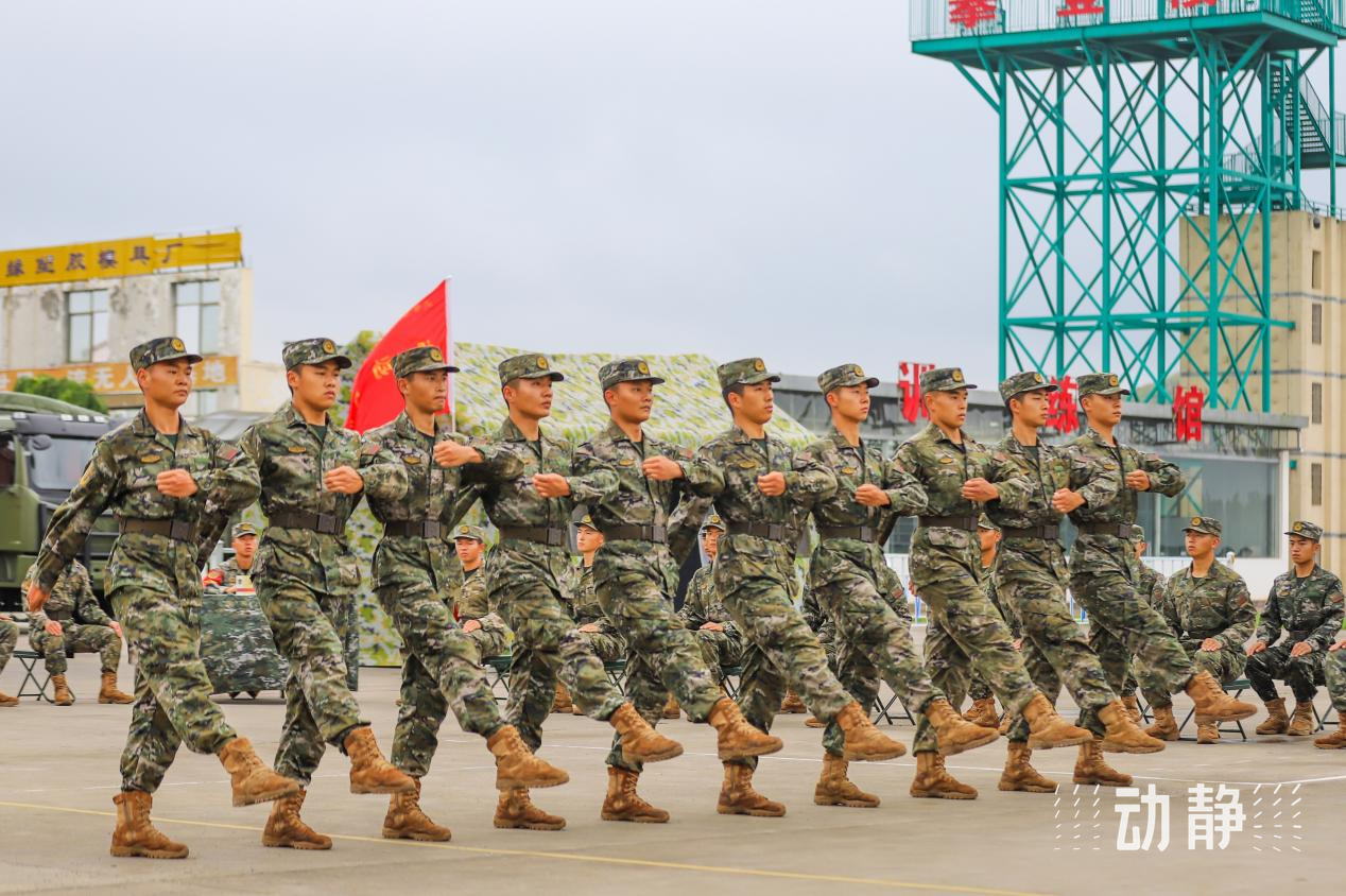 新兵队列训练图片