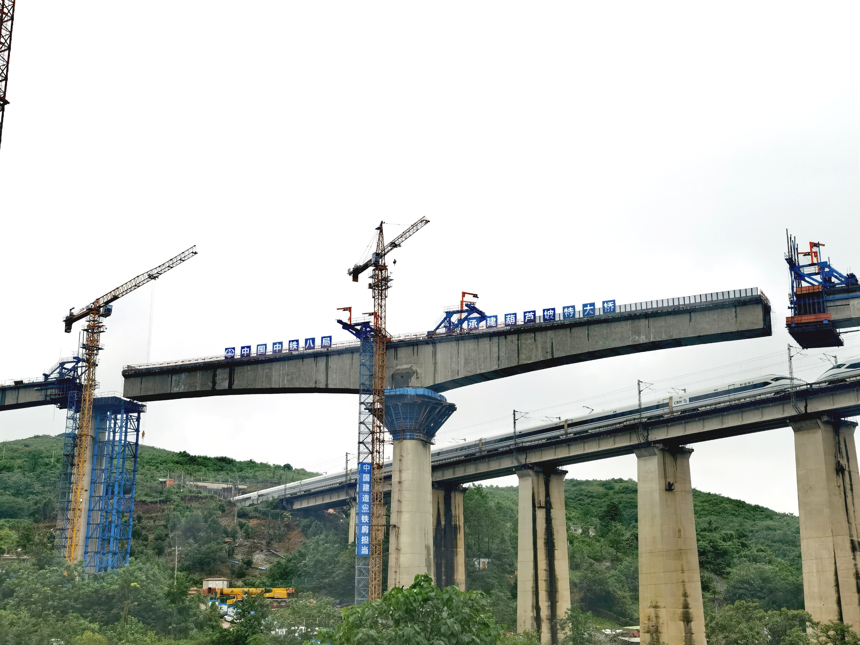 引入工程位于贵阳市双龙航空港经济区和贵安新区境内,分为双龙联络线