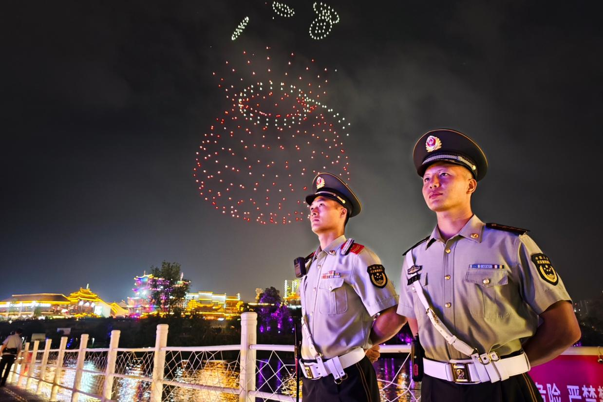 贵州武警坚守岗位，守护中秋万家圆