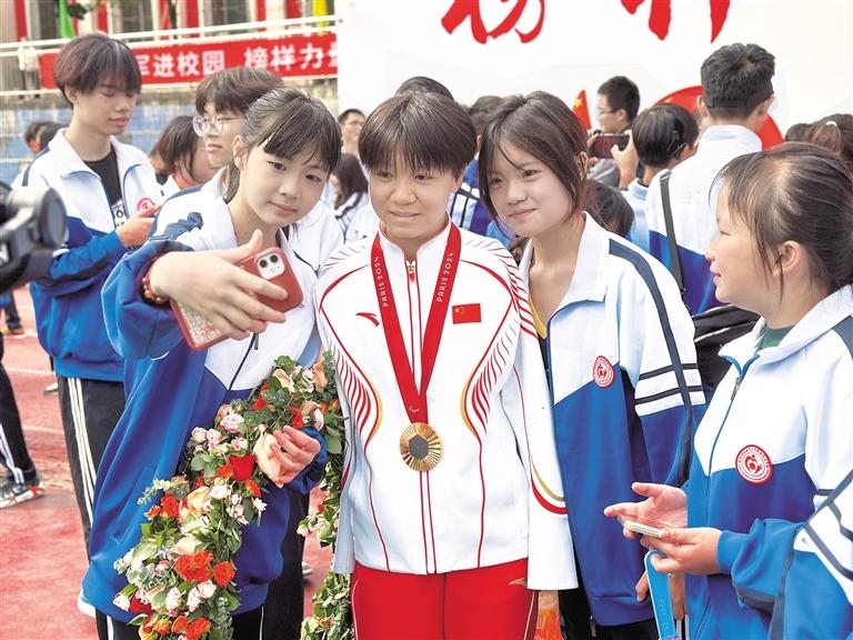 巴黎残奥运动员走进贵州特教中职校