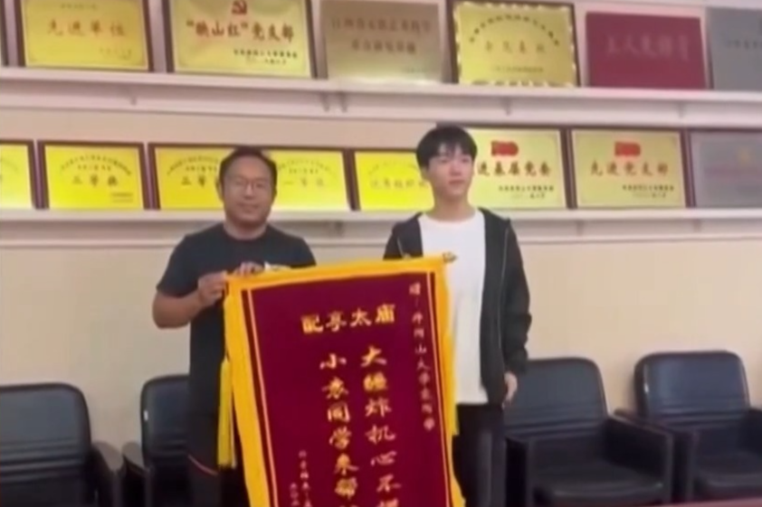 飞丢一年半的飞机又回来了