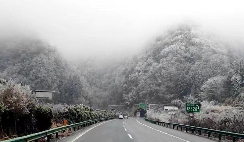 注意！贵州这些高速路段因低温凝冻交通管制