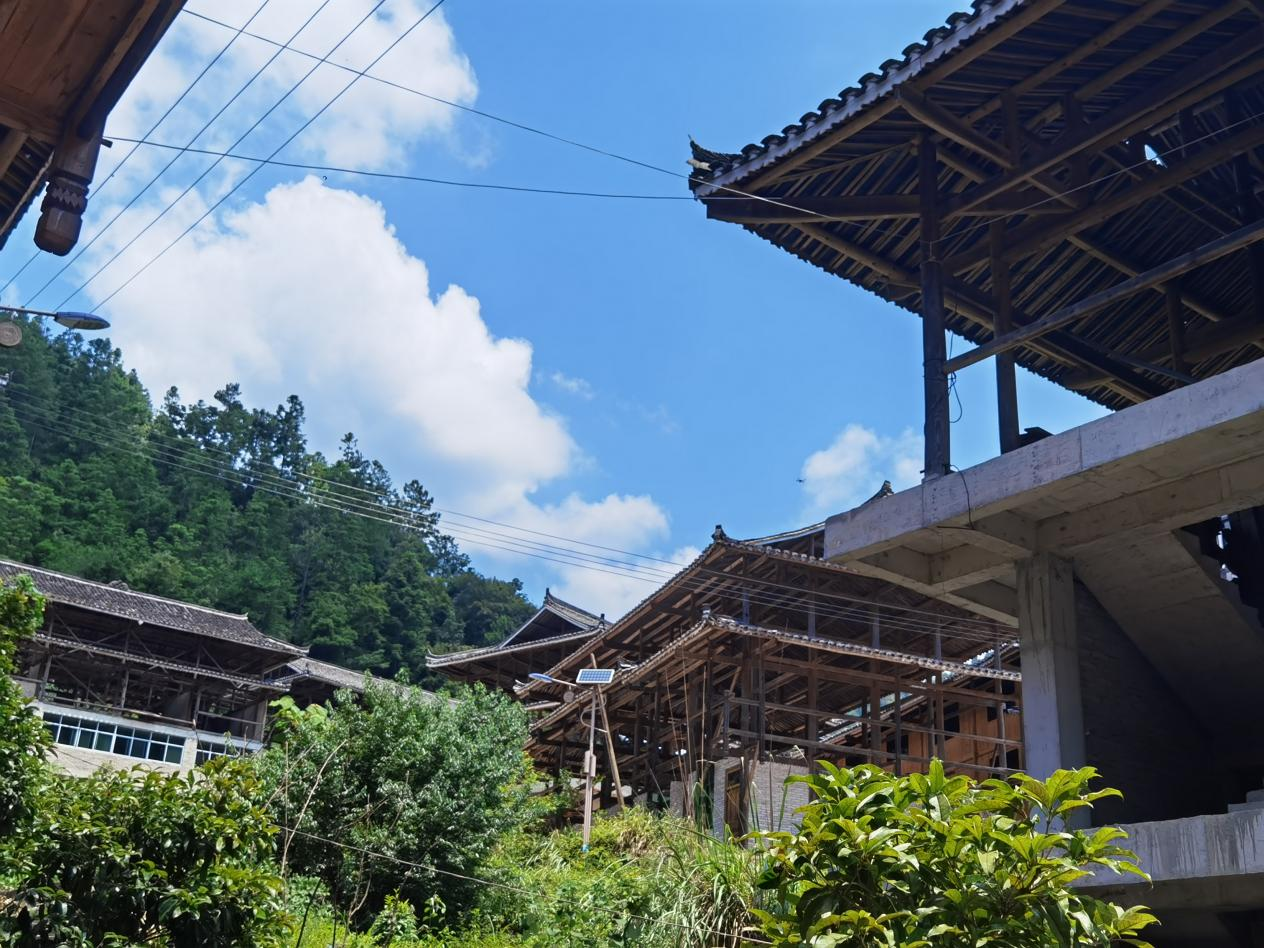 守望丨成“屋”在胸 吊脚楼上的“总工”