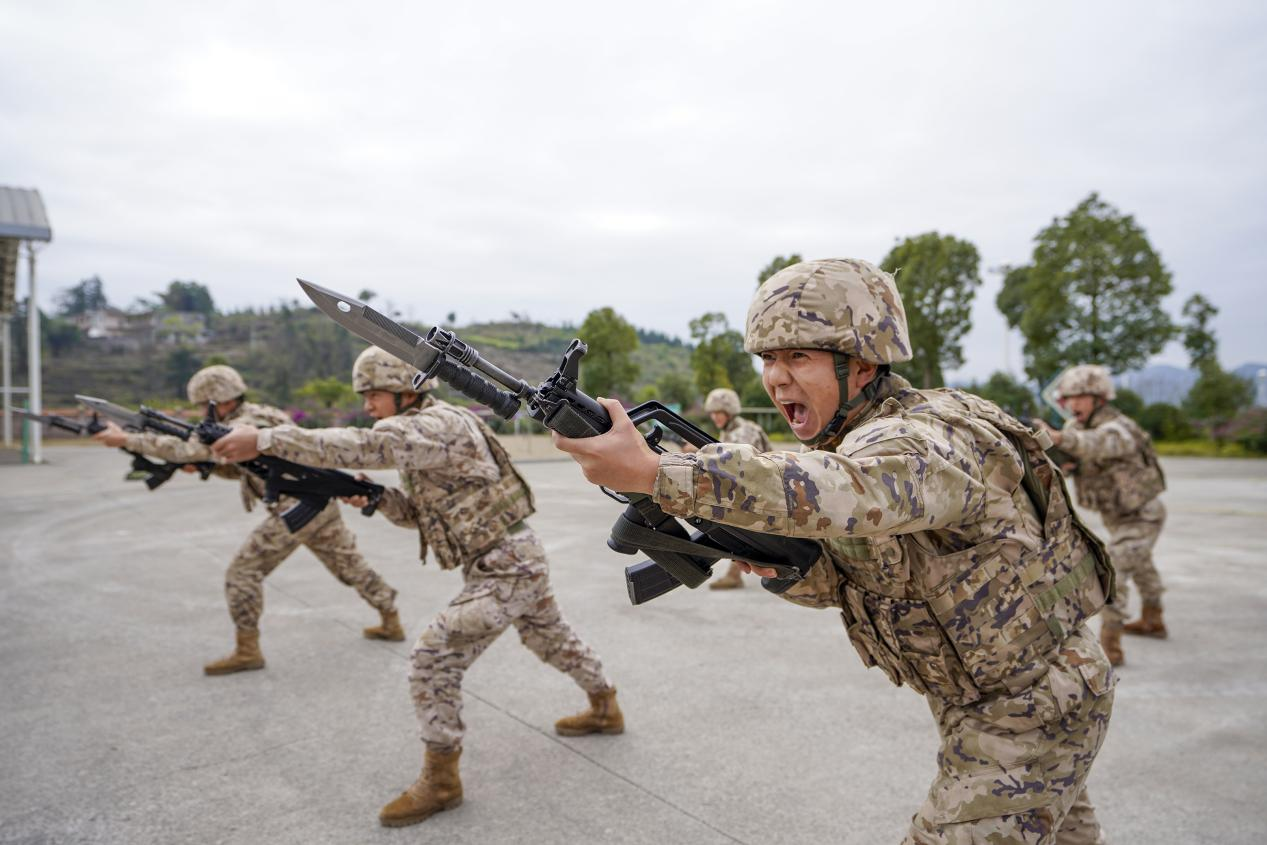 贵州武警：向战为战，冬日练兵正当时