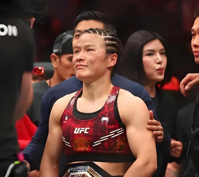 恭喜！张伟丽获世界综合格斗最佳女子选手奖