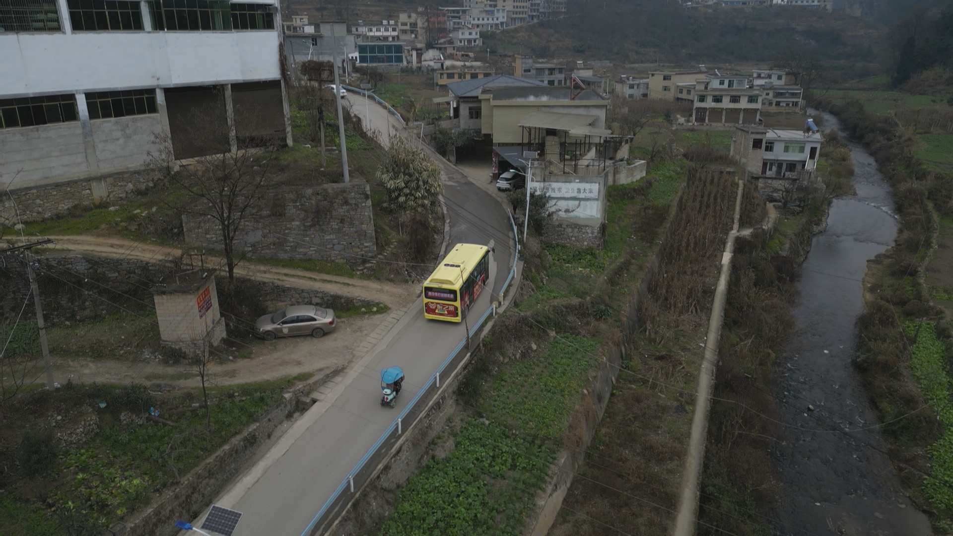 贵州新闻联播丨【新春走基层】通了公交车的吴山村