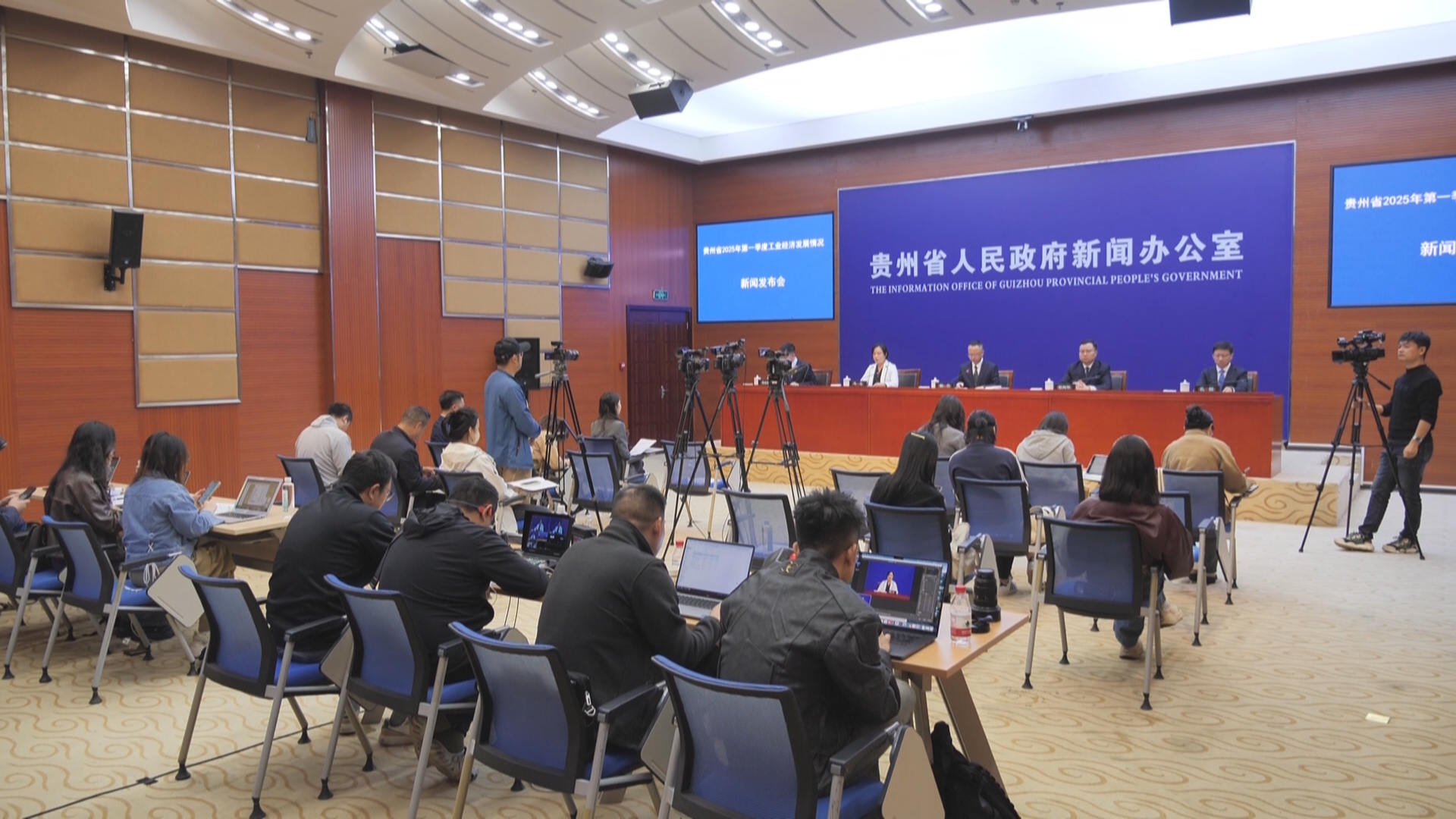 贵州新闻联播丨【贵州发布】【牢记嘱托 展现新风采】一季度全省规模以上工业增加值同比增长10.3% 增速位居全国第三