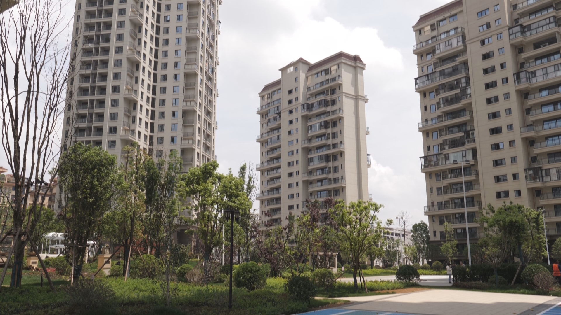 贵州新闻联播丨促进引才 贵安新区推出“免费住”“补贴租”采取“以购代建”模式开拓保障性住房房源