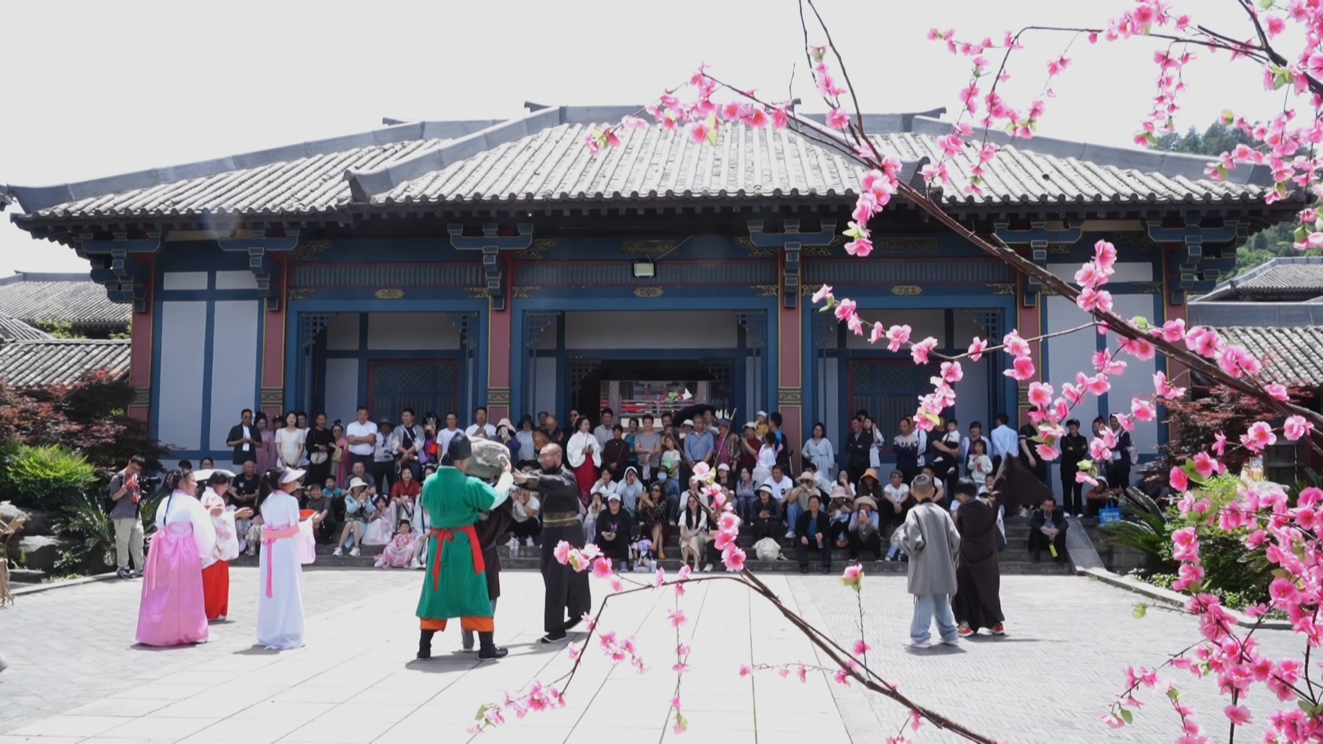 贵州新闻联播丨【直击旅游】旅游市场热度高 推陈出新迎客来