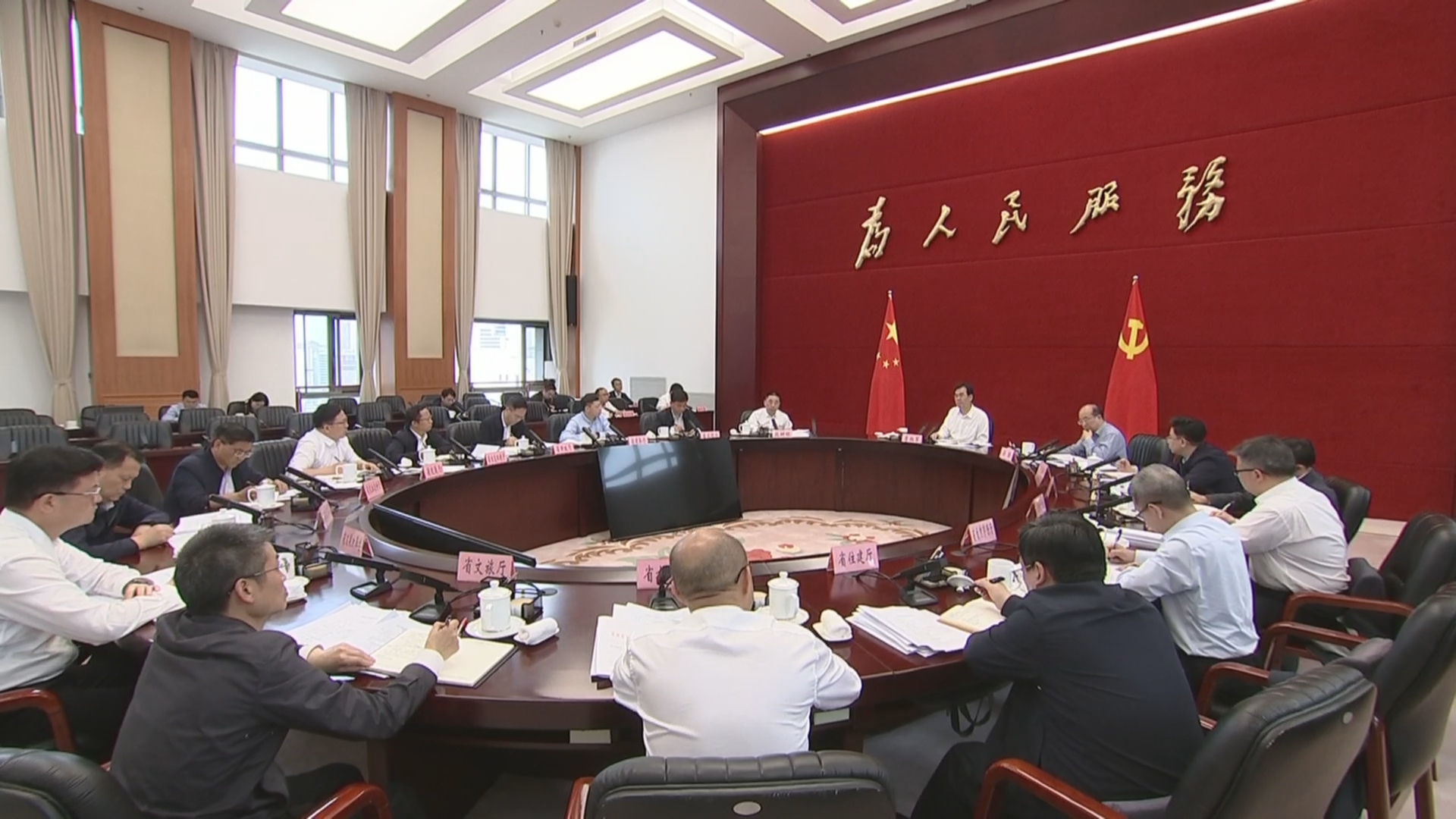 贵州新闻联播丨李炳军主持召开省政府专题会议 研究部署推动县域经济高质量发展