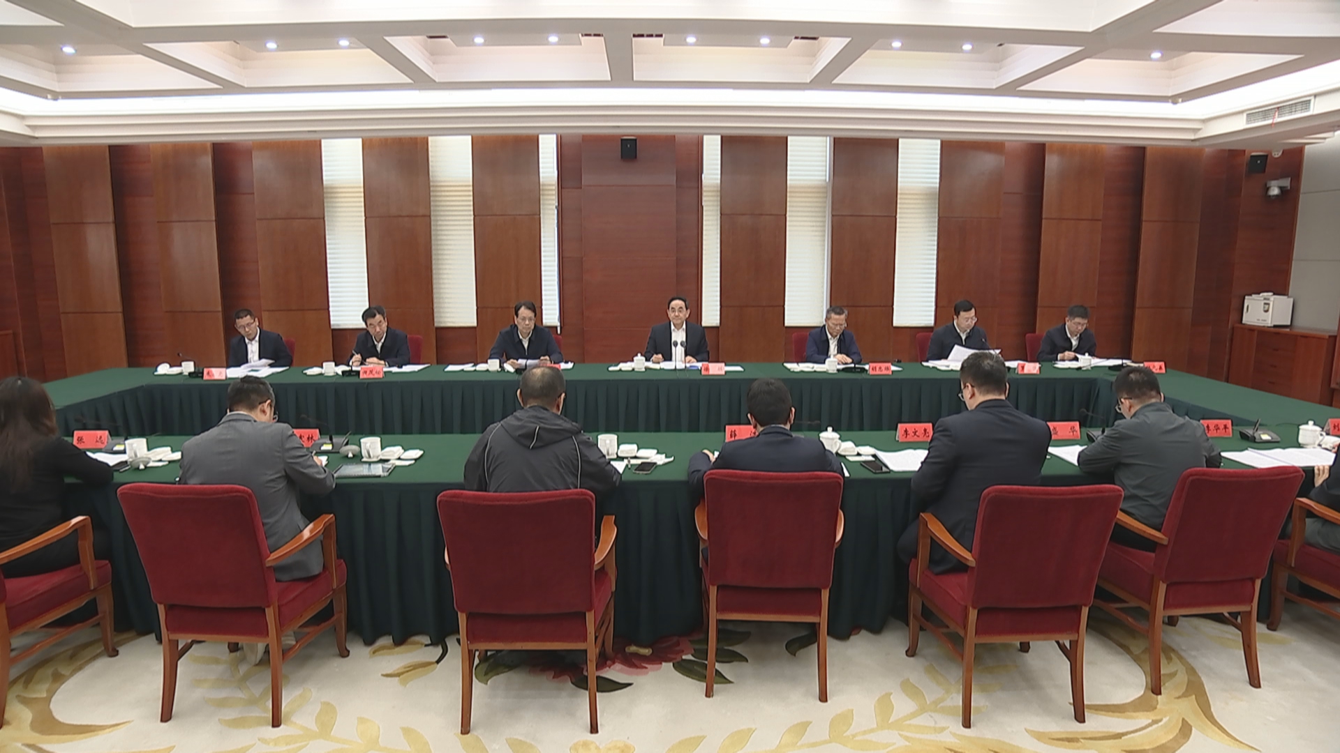 贵州新闻联播丨徐麟主持召开人工智能企业座谈会强调 以人工智能为关键抓手做强做优数字经济