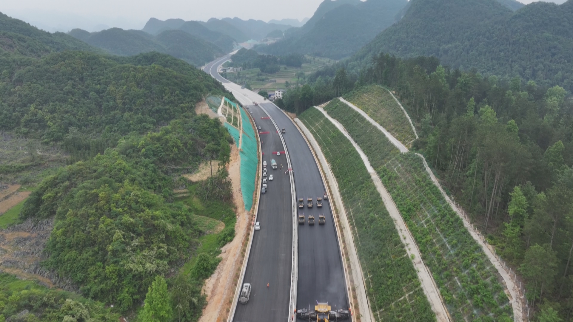 贵州新闻联播丨贵平高速公路总体形象进度完成85% 预计年底建成