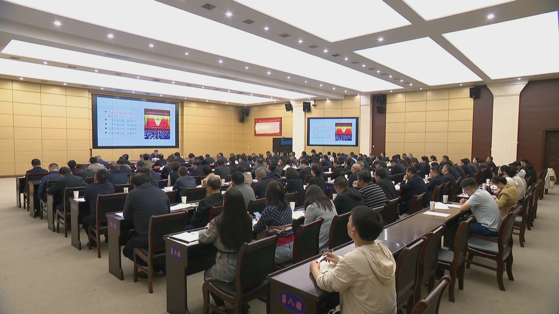 贵州新闻联播丨【牢记嘱托 展现新风采】【践行嘱托在行动】深入学习贯彻习近平总书记在贵州考察时的重要讲话精神 省委宣讲团第二轮集中宣讲报告会在六盘水市 毕节市 铜仁市 黔东南州举行