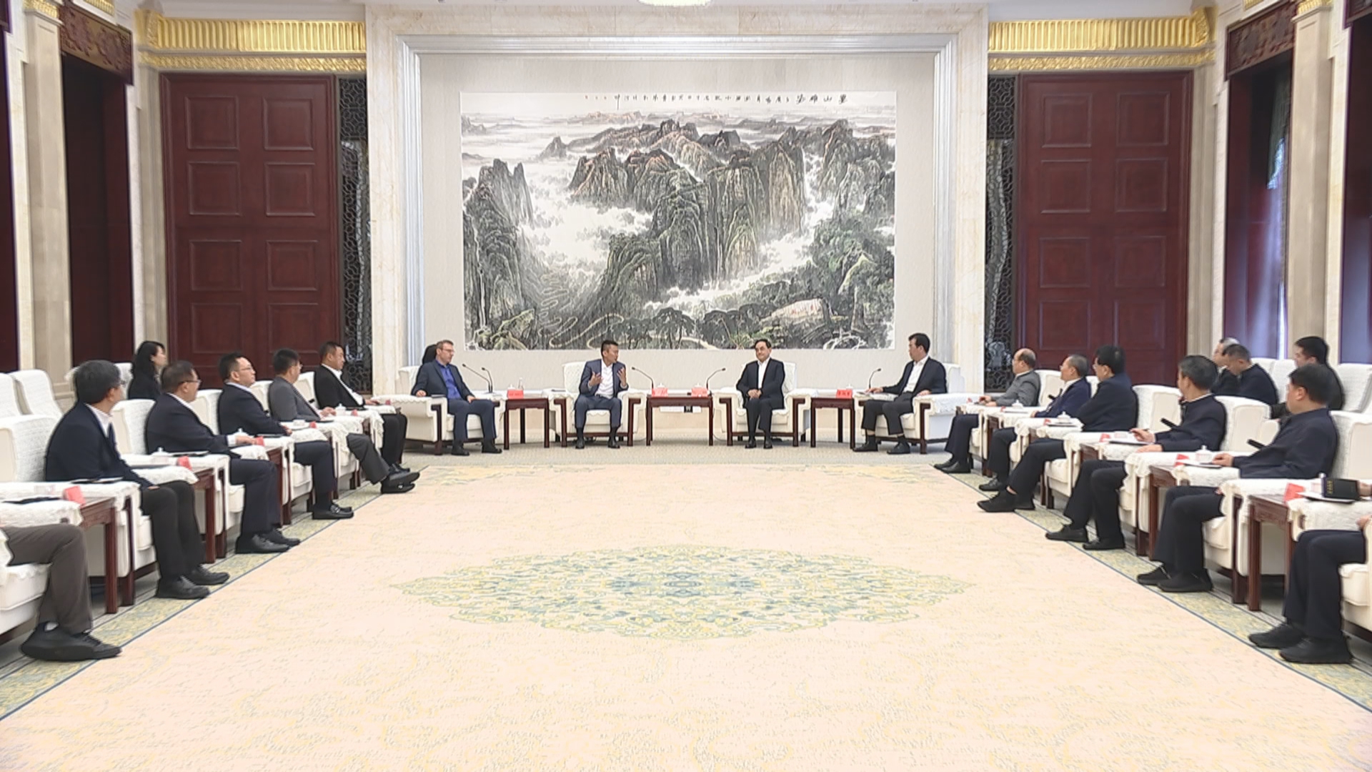 贵州新闻联播丨徐麟李炳军会见有关企业负责人