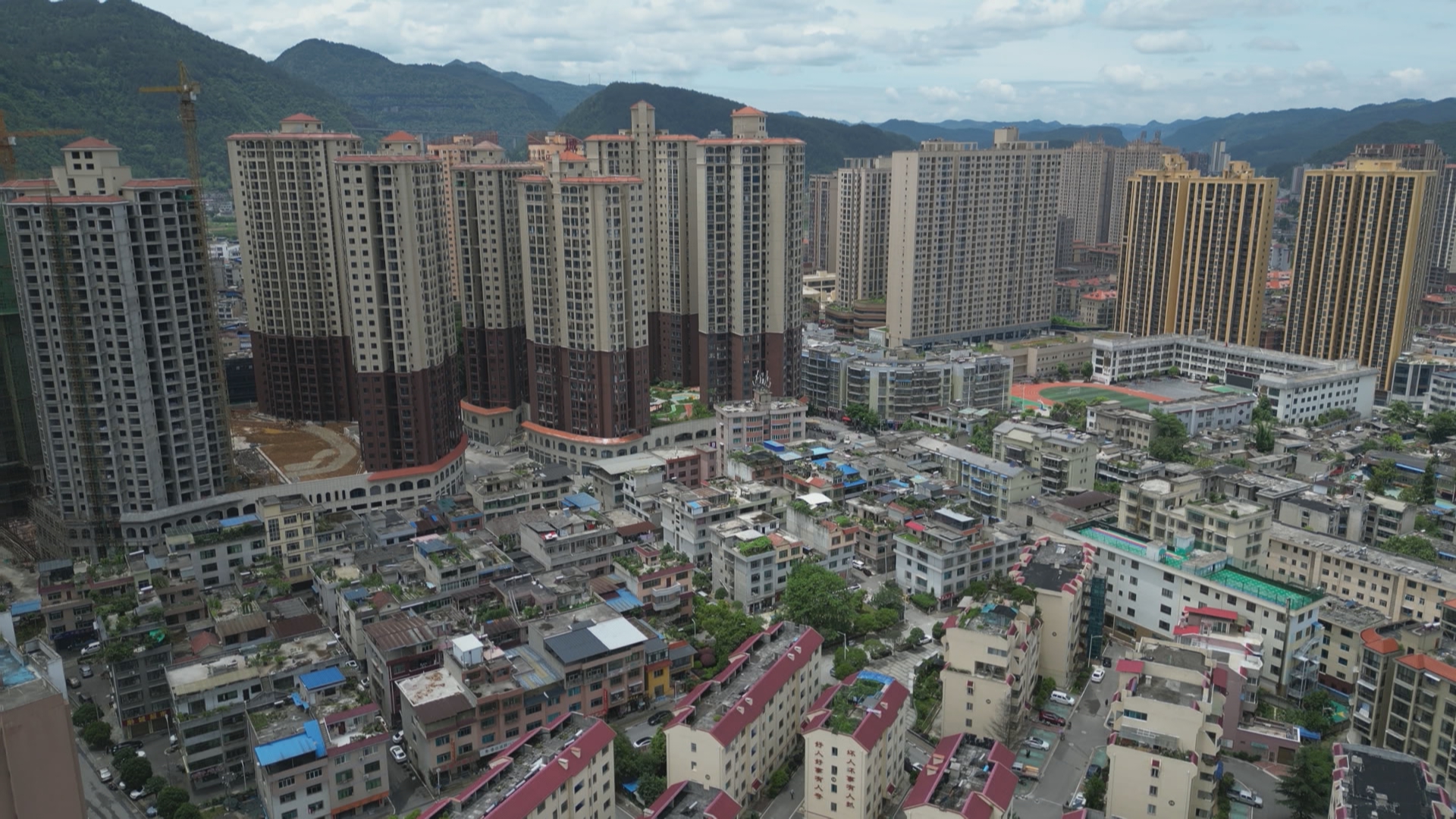 贵州新闻联播丨“全国文明城市”如何走进龙里居民的日常生活