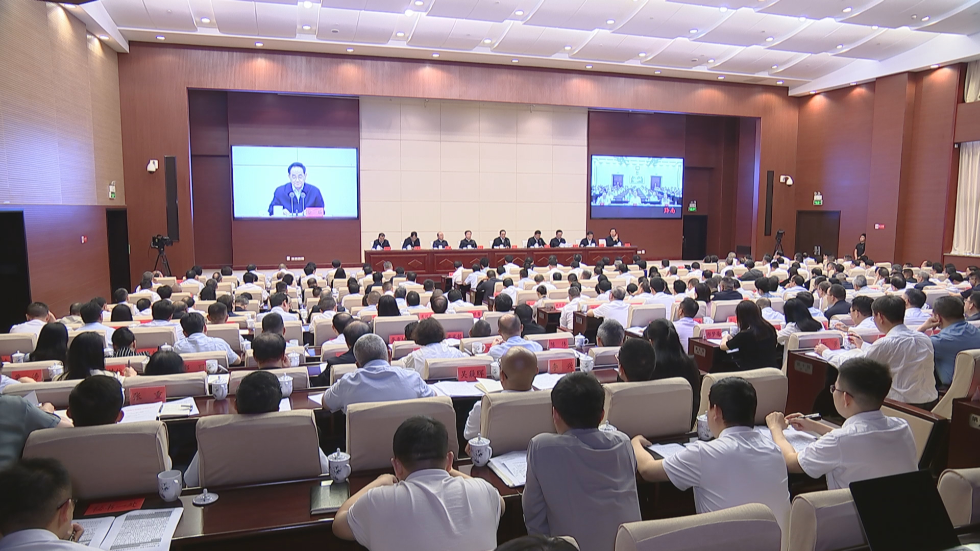 贵州新闻联播丨全省集中整治违规吃喝动员部署会召开 锲而不舍贯彻中央八项规定精神 以最坚决态度最有力举措最严明责任集中整治违规吃喝