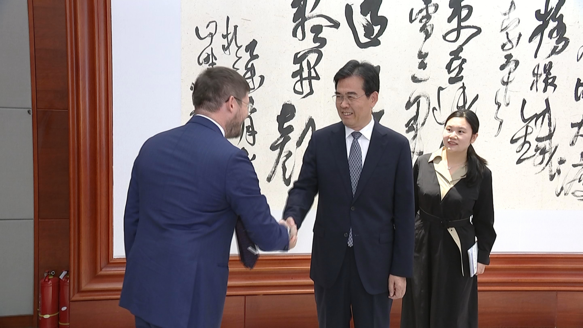 贵州新闻联播丨李炳军会见欧盟四国驻川渝总领事团