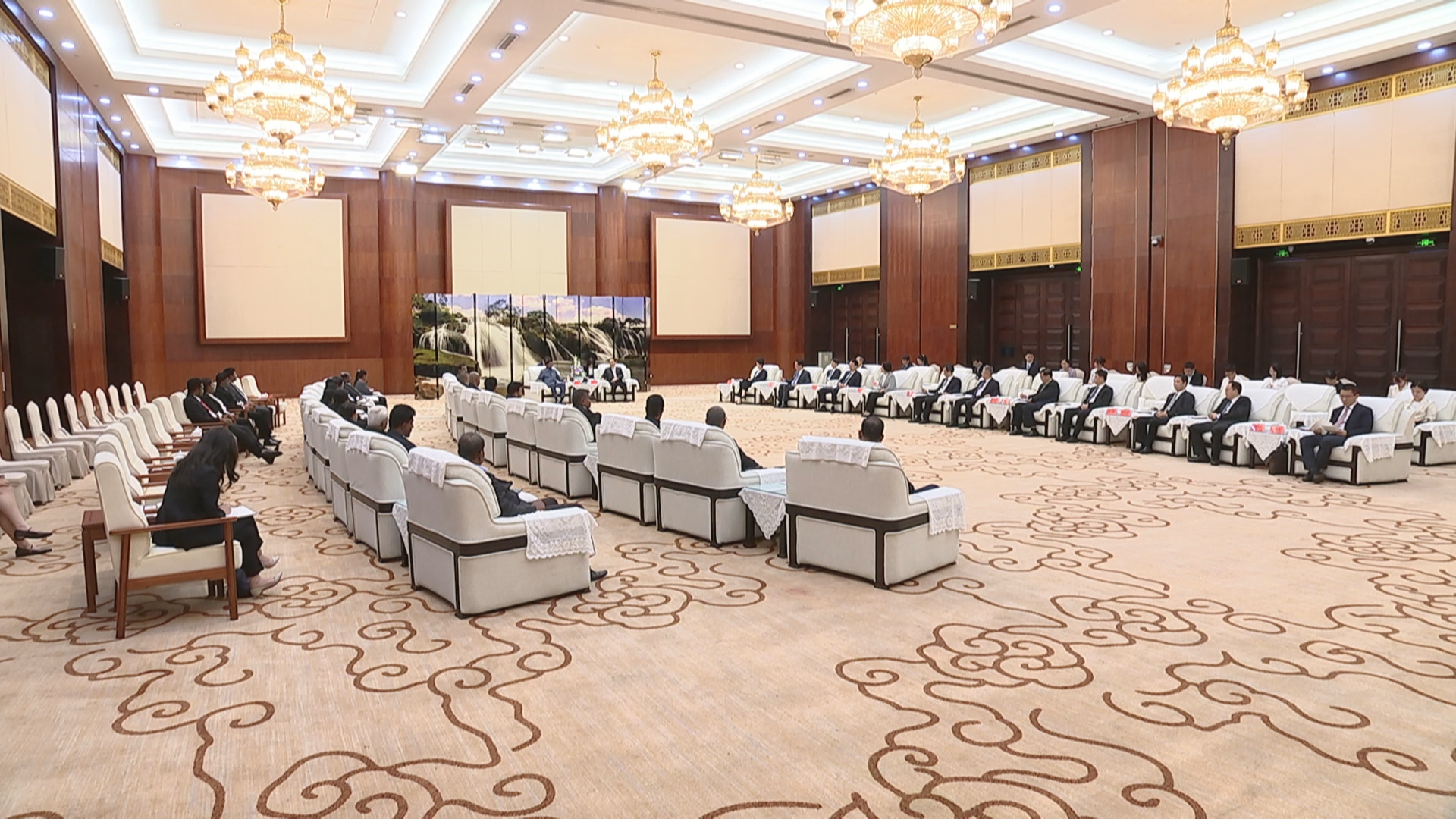 贵州新闻联播丨徐麟会见斯里兰卡人民解放阵线高级干部考察团