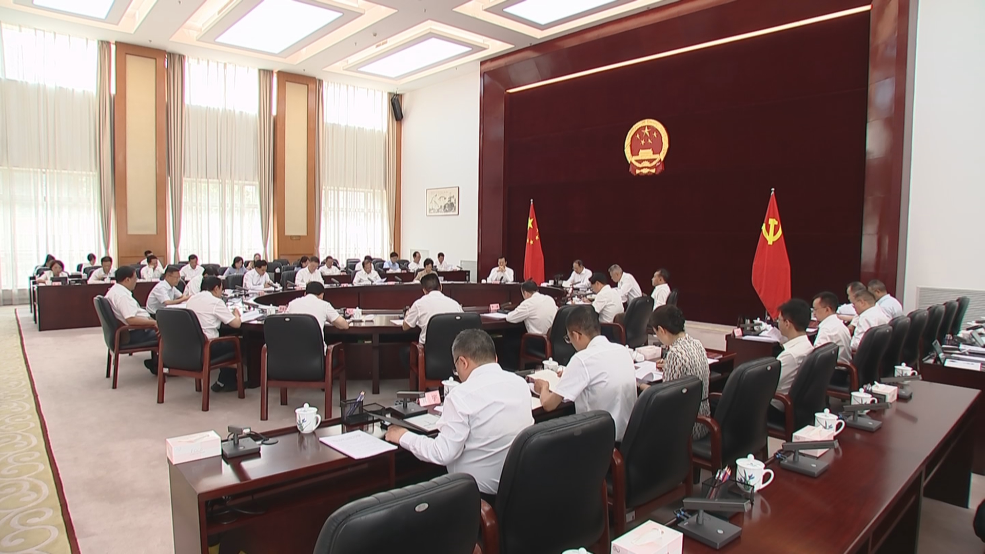 贵州新闻联播丨省人大常委会党组（扩大）会议暨理论学习中心组集中学习研讨会召开 学习贯彻习近平总书记近期重要讲话重要指示精神