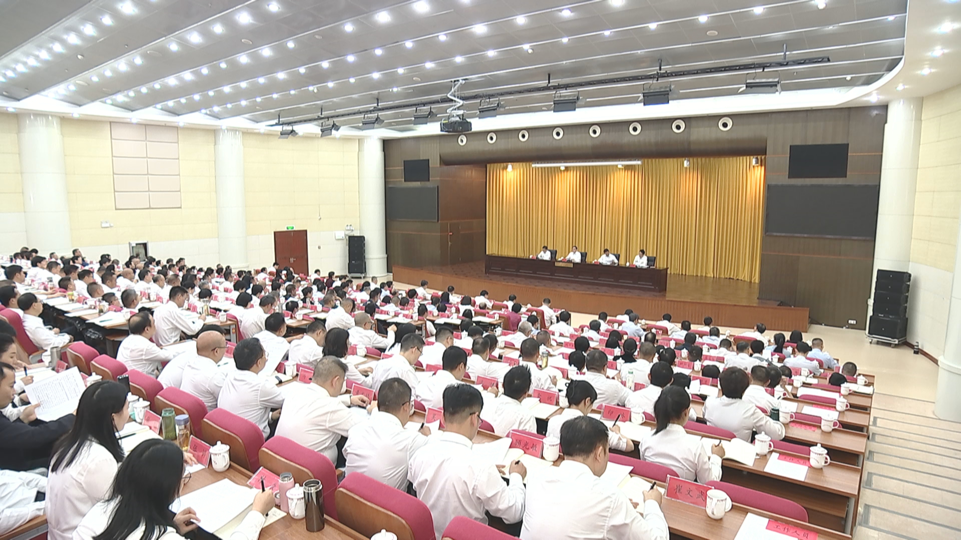 贵州新闻联播丨徐麟在深入贯彻中央八项规定精神学习教育专题党课上强调 学深悟透忠实践行习近平总书记殷切嘱托 以优良作风凝心聚力干事创业展现贵州新风采