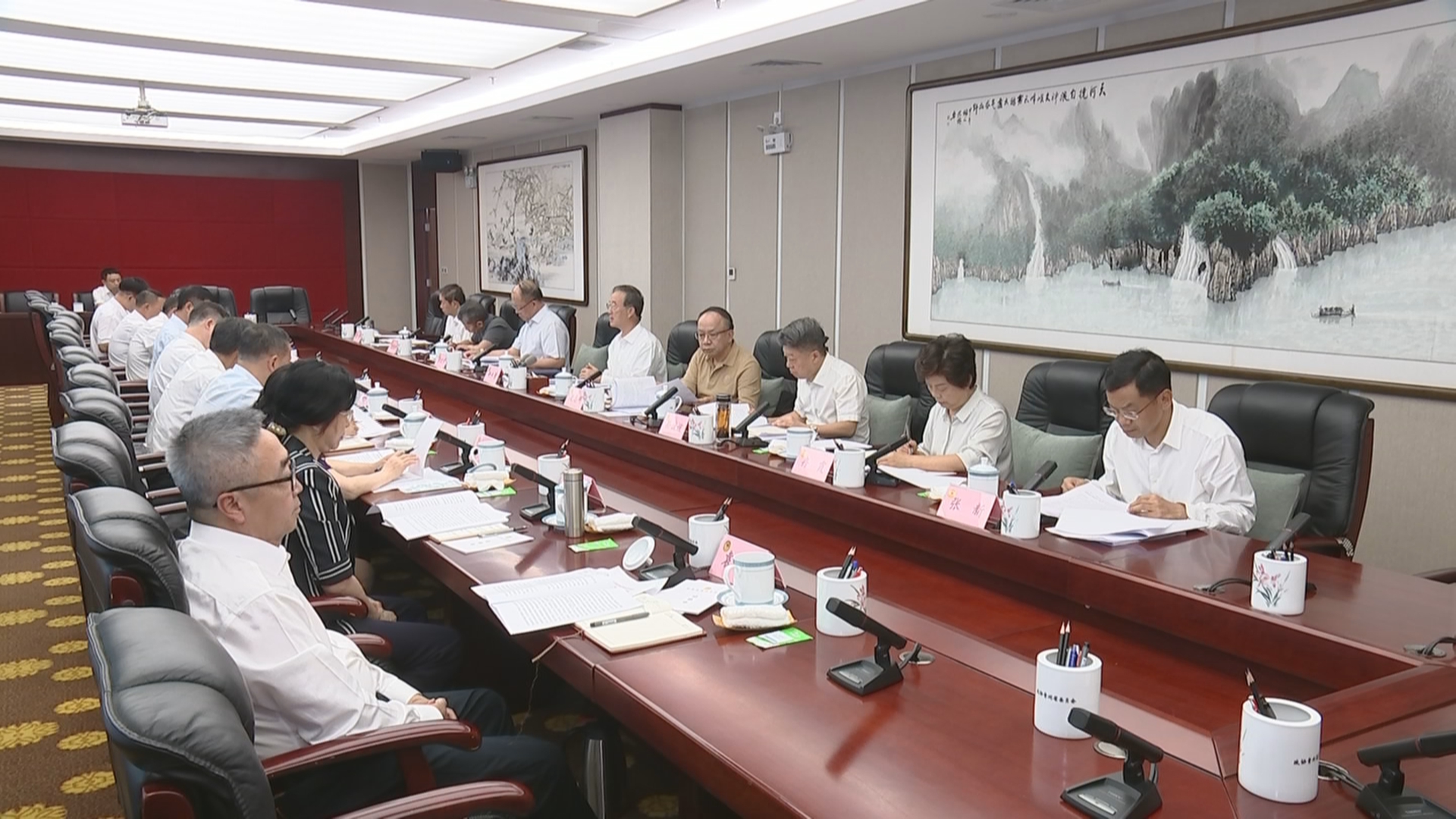 贵州新闻联播丨省政协党组召开（扩大）会议 学习贯彻省委政协工作会议 暨贵州省政协成立70周年庆祝大会精神