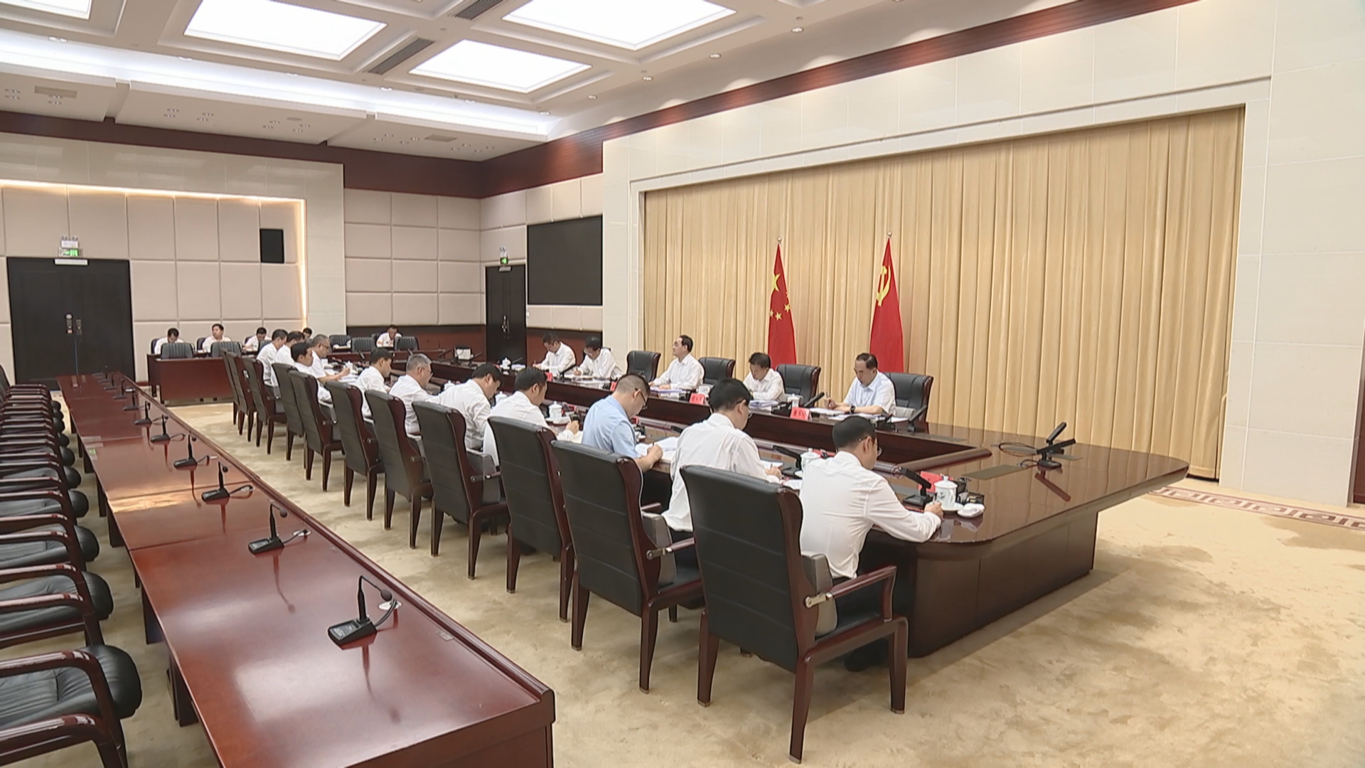 贵州新闻联播丨徐麟主持召开专题会议 研究乡村医生队伍建设工作