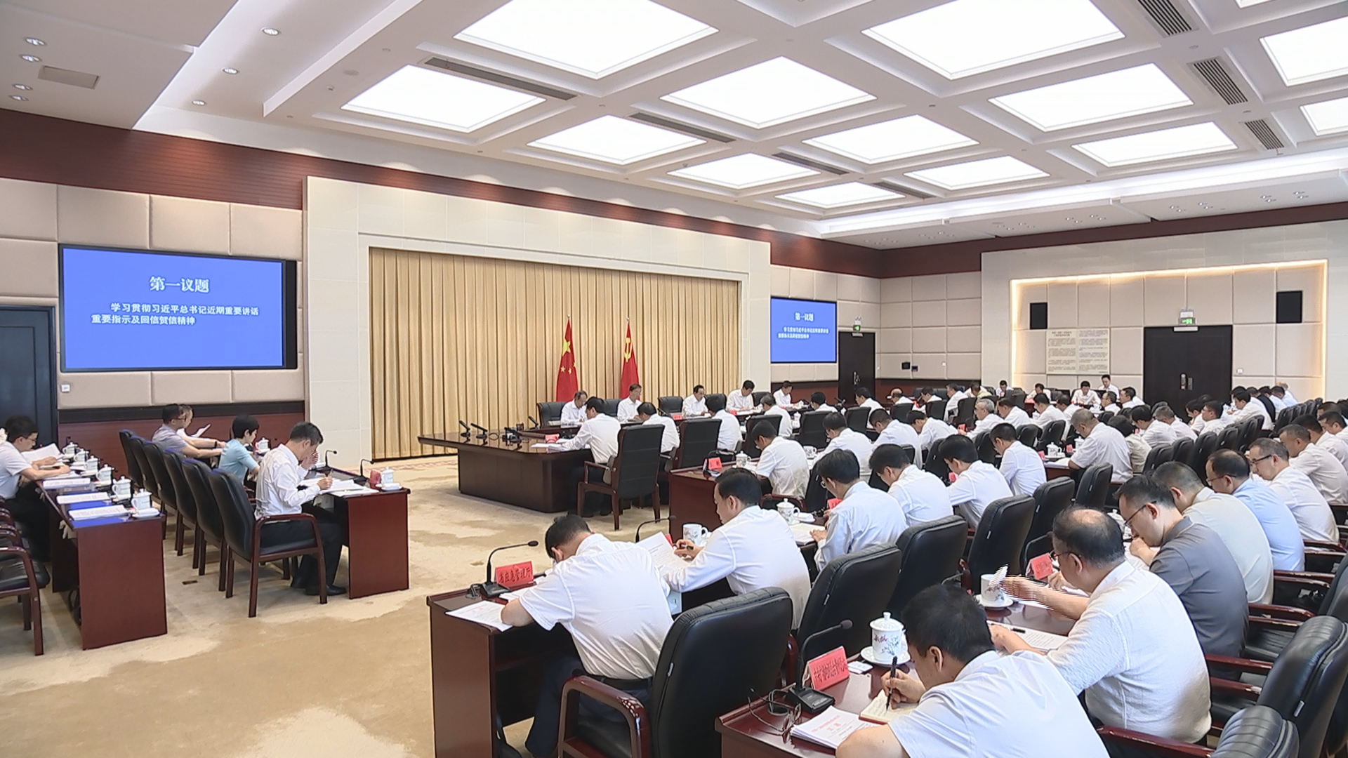 贵州新闻联播丨省委常委会召开会议 学习贯彻习近平总书记近期重要讲话重要指示精神 研究部署学习教育“回头看”、审计、青年等工作